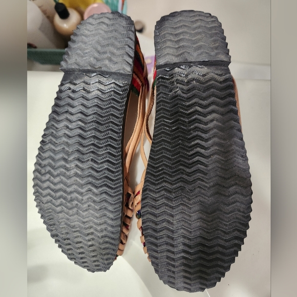 Leather Woven Mexican flats, women's size 8/41, Rubber Soles - Picture 4 of 4